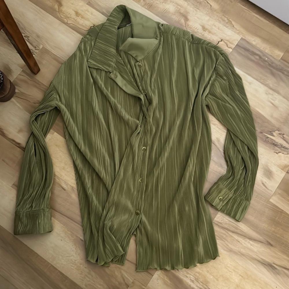 Brand new never worn. Doesn’t fit. No returns final price so must sell